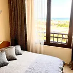 公寓 Beachfront In Marina Dinevi *