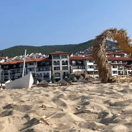 Beachfront In Marina Dinevi 圣弗拉斯