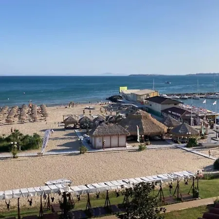 Apartment Beachfront In Marina Dinevi *