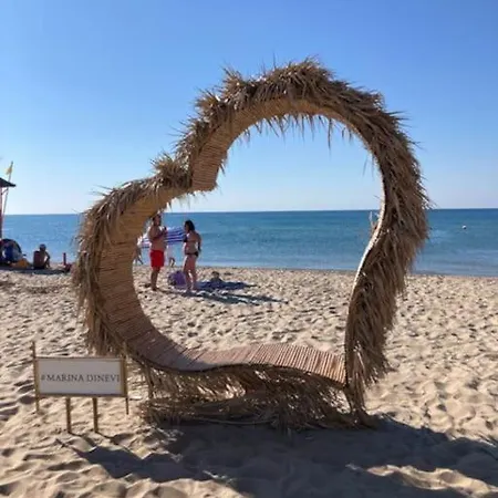 Beachfront In Marina Dinevi Apartmán