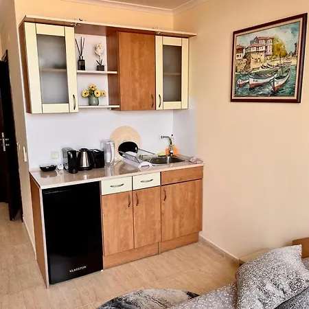 Beachfront In Marina Dinevi Apartment *